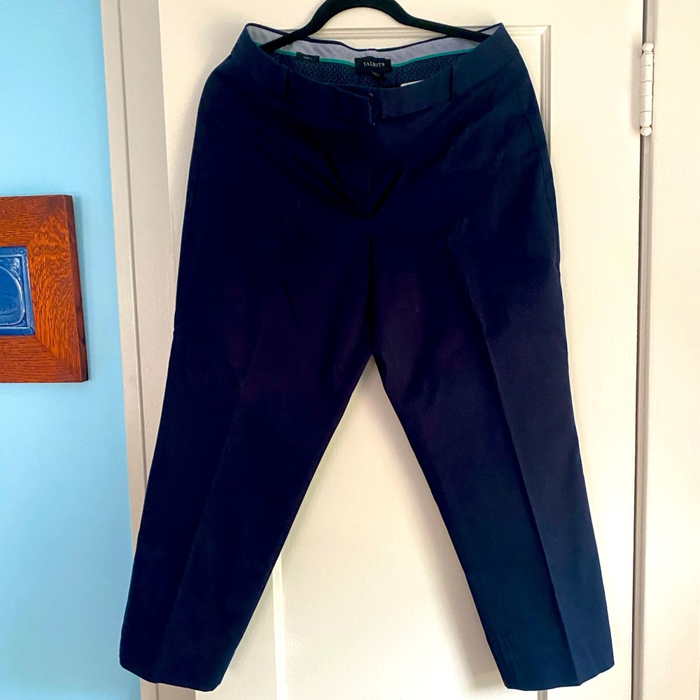 NWT Talbots Curvy lightweight  ankle pants. Navy blue size 10.